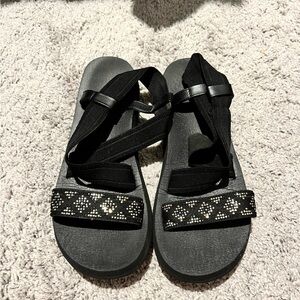 Yellow Box Black Stretchy Strap Lynette Sandals, Size 8.5